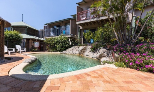 RE 0002 Unit 15 Point Lookout Beach Resort Dolphin Real Estate