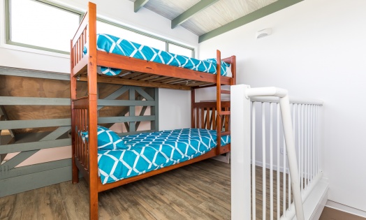 RE 0022 Unit 15 Point Lookout Beach Resort Dolphin Real Estate