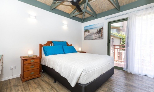 RE 0032 Unit 15 Point Lookout Beach Resort Dolphin Real Estate