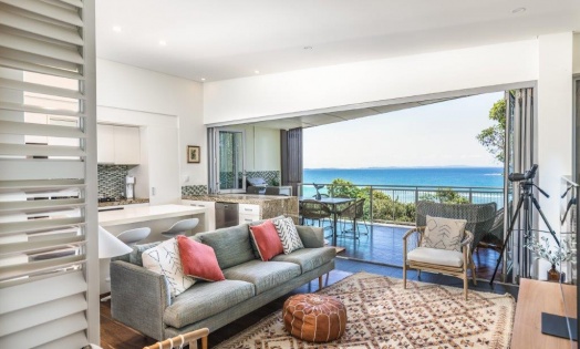 RE 0133 Unit 15 Waves Resort Dolphin Real Estate